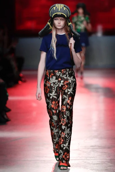 Look 35